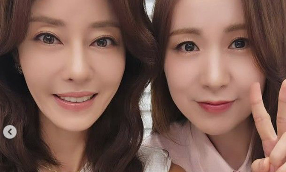 '1세대 대표 걸그룹' 이지현·간미연, 반가운 투샷…변함없는 동안 미모