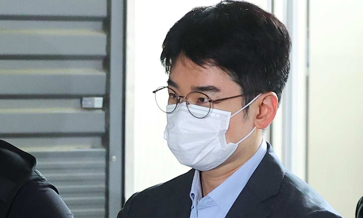 '피습 자작극' 정이한 검찰 송치…"성실히 수사와 재판받겠다"