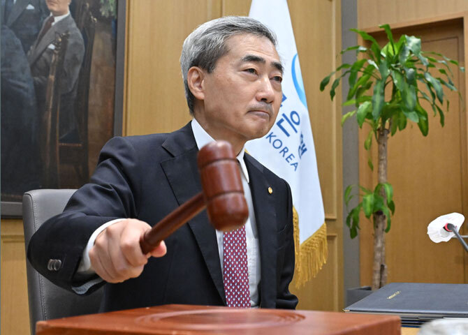 기준금리 0.25%포인트 인상… 한은, 3년6개월만에 통화긴축 돌입