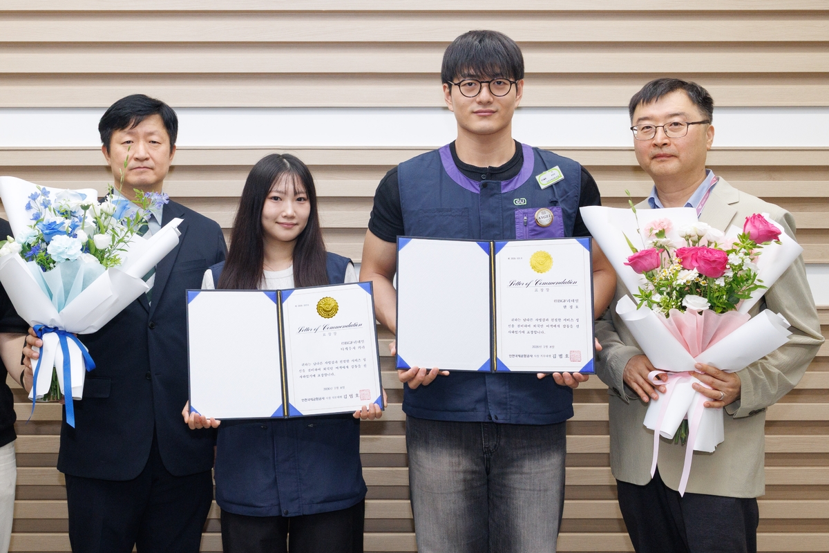 인천공항, 일본인 이어폰 찾아준 상주직원 포상