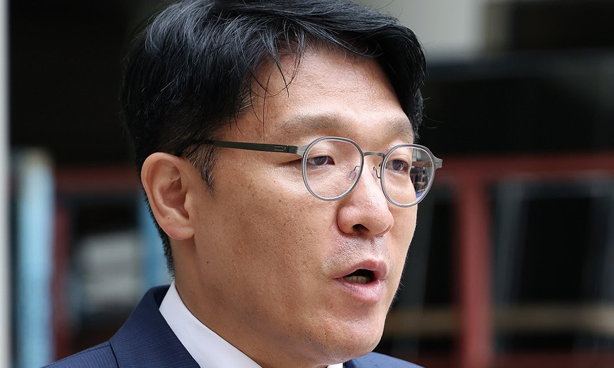"18㎝ 흉기를 커터칼로"…'李테러 미지정' 김상민 前검사 등 송치