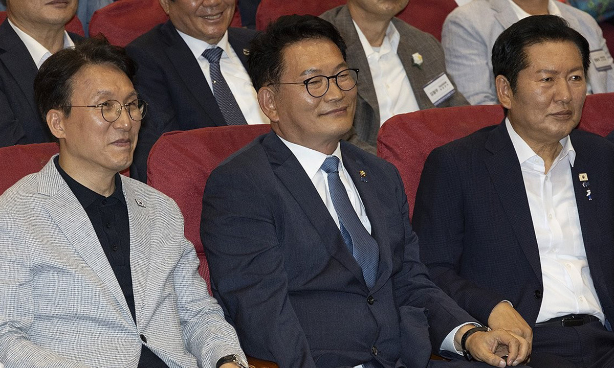 유시민, 민주당 전대 한달 앞 재등판…강성 지지층 표심 영향 주목