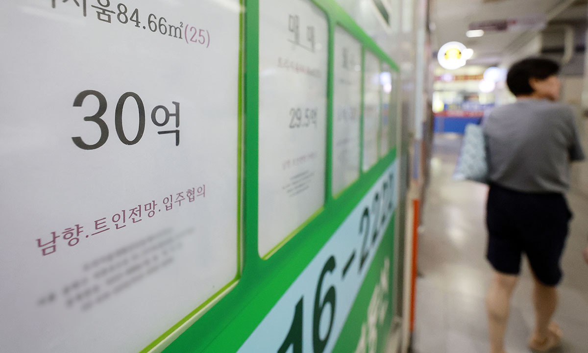 3년6개월 만에 금리 인상…대출 규제 겹치며 부동산시장 ‘관망’