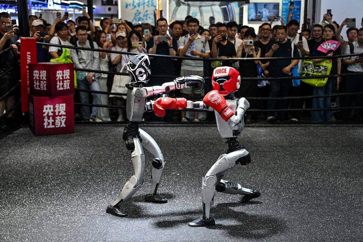 ‘AI 굴기’ 中 WAIC… 시진핑도 첫 참석