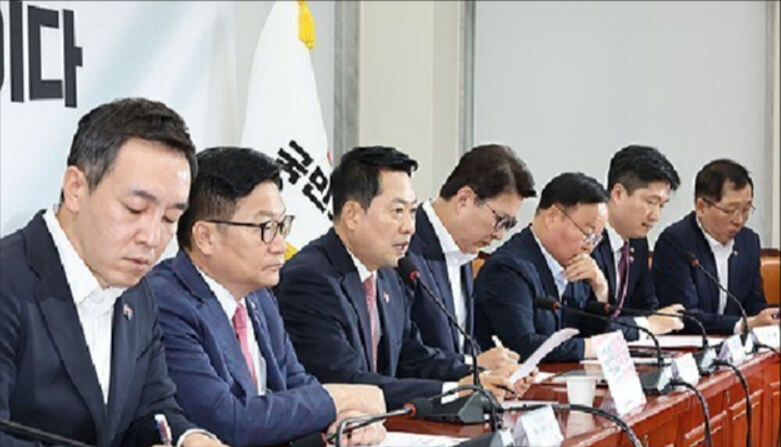 野 "김용범 도박개장죄로 처벌할 지경"…국조·경질론 총공세