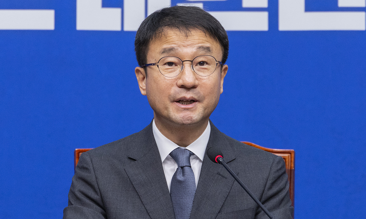더불어민주당 한병도 당 대표 직무대행 겸 원내대표가 20일 국회에서 열린 최고위원회의에서 발언하고 있다. 연합뉴스