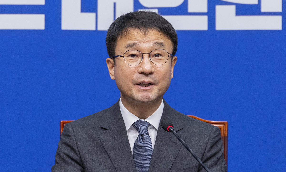 與, '李대통령 당무개입' 국힘 비판에…"'尹출장소' 까먹었나"