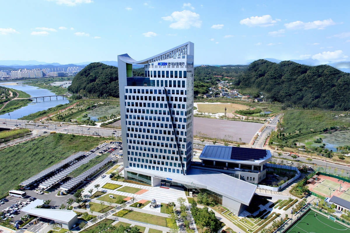 경찰, 한국남동발전 등 압수수색… 전임 사장 기부행위 의혹
