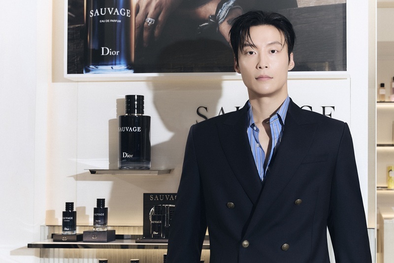 배우 허남준, 디올 뷰티 부티크서 소바쥬 컬렉션 체험