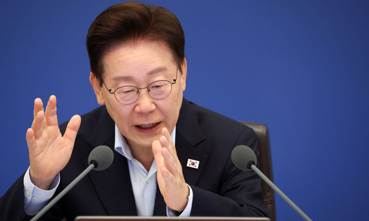 이재명 대통령이 21일 청와대에서 열린 국무회의에서 발언하고 있다. 연합