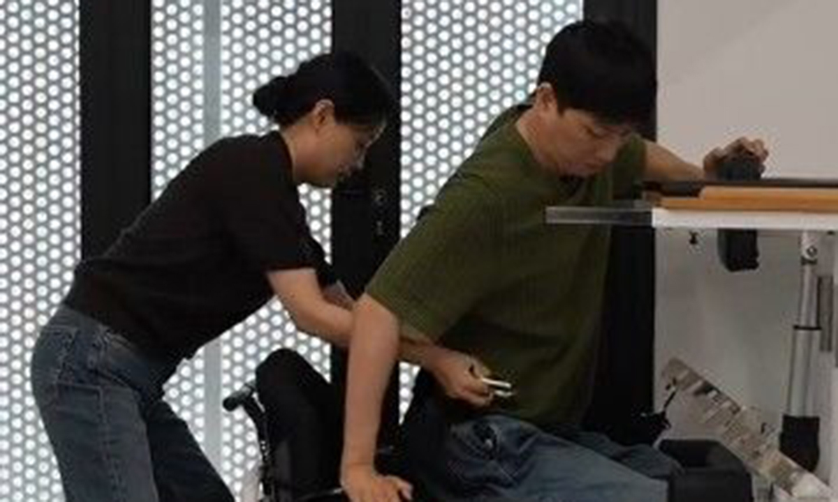 박위, 두 발로 일어섰다…송지은 곁에서 묵묵한 내조