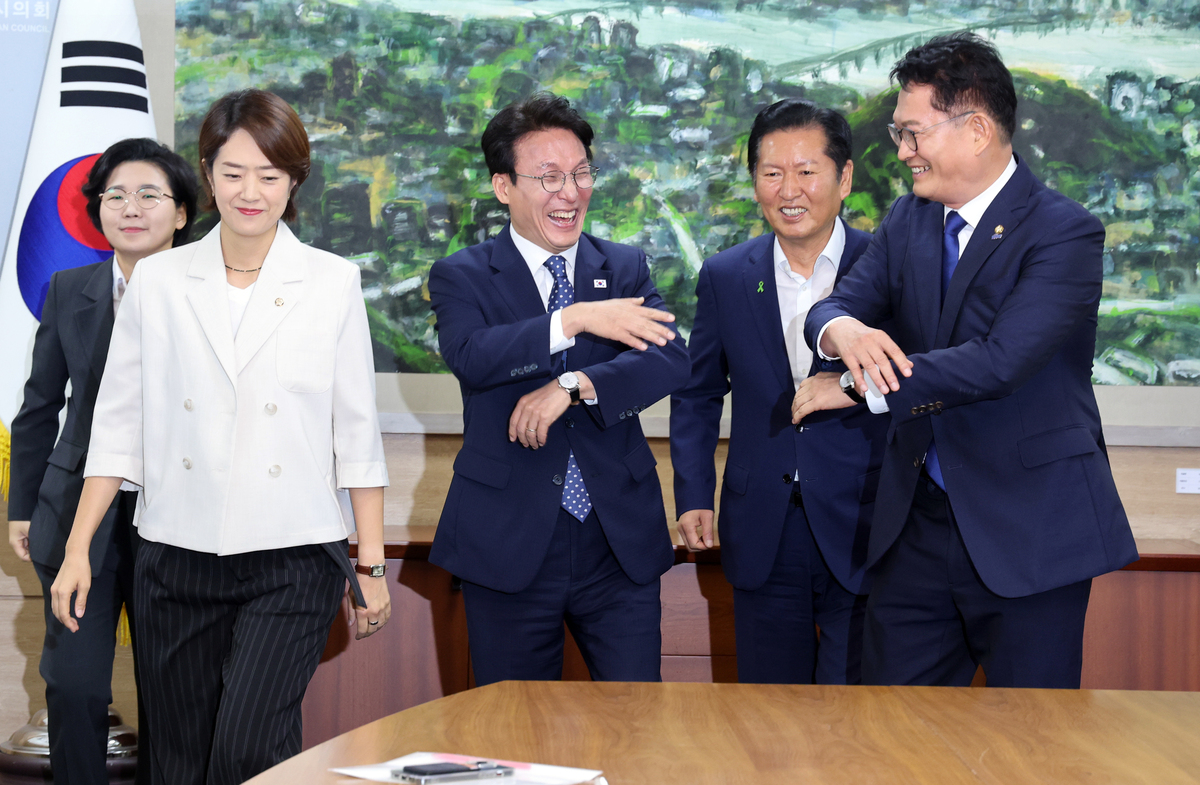 김민석 “반명·분열주의 깨야” 직격… 정청래 “입에 올리는 자가 반명” 반격