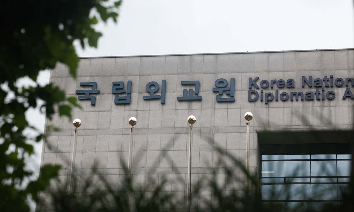 전·현 외교관 개인정보 1만 건 털렸나