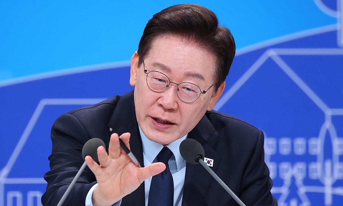 李대통령 "전세대출 규제 강화해야…왜 유주택자까지 빌려주나"