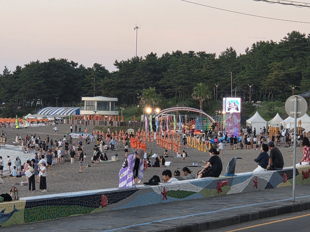 제주 일부 해수욕장 평상 대여료 슬그머니 올렸다가 원래대로 ‘균일가’ 3만원