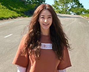 김혜수, 트레이닝복 입고 활짝