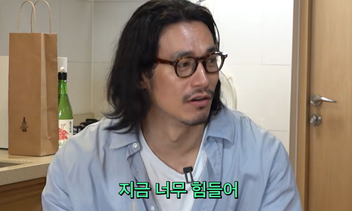 배우 정석원이 아내인 가수 백지영을 향한 고마움과 미안한 마음을 솔직하게 털어놓으며 가장으로서 느끼는 책임감과 자존심에 대해 이야기했다. 백지영 역시 남편을 향한 깊은 신뢰를 드러내며 서로 애정을 전했다. 백지영