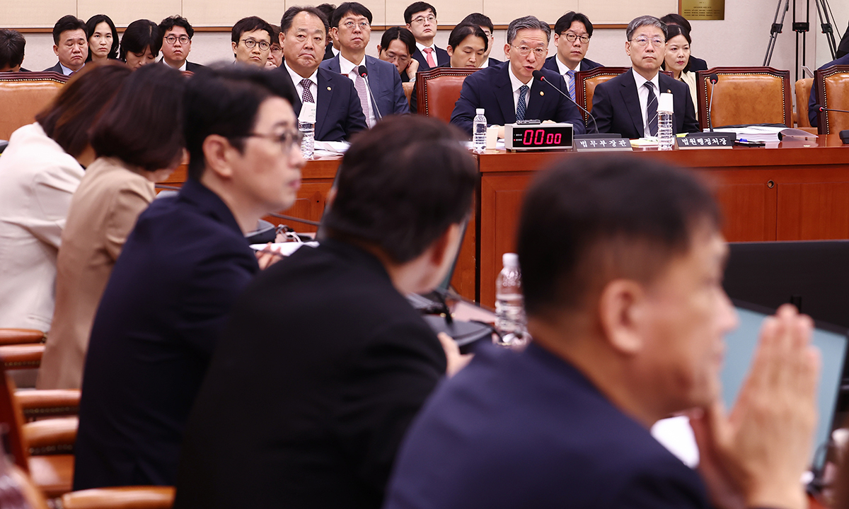 국회 법사위, 선관위 특검법 심사 착수…형소법도 추가 상정