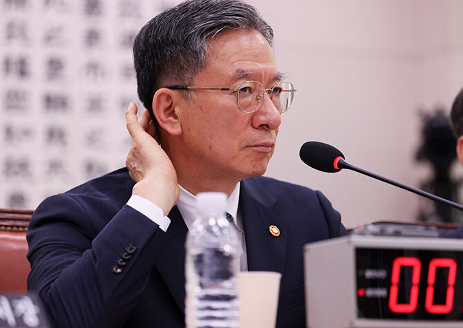 정성호 “새 술은 새 부대에” 재차 사의 표명…청와대 “공식 사의 표명 확인된 바 없어”
