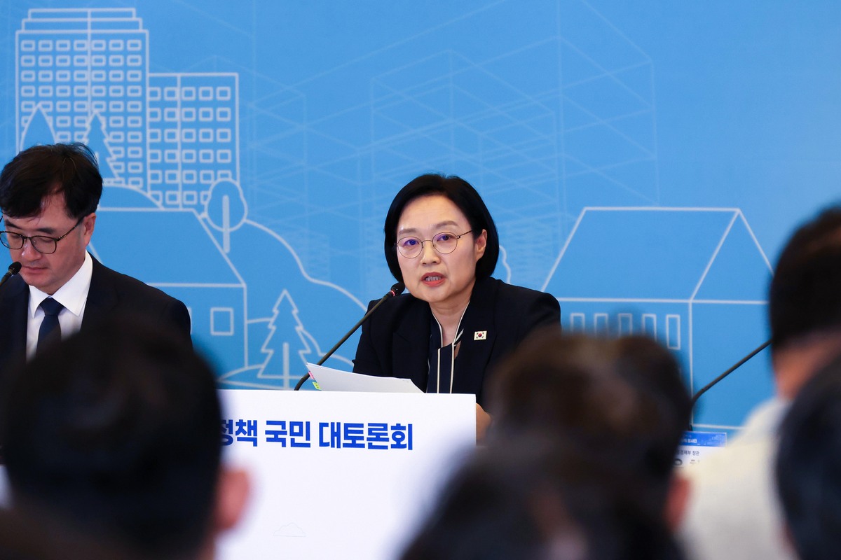 한성숙 총리 “5000만 이해관계 맞물린 부동산… 책임감 무겁다”