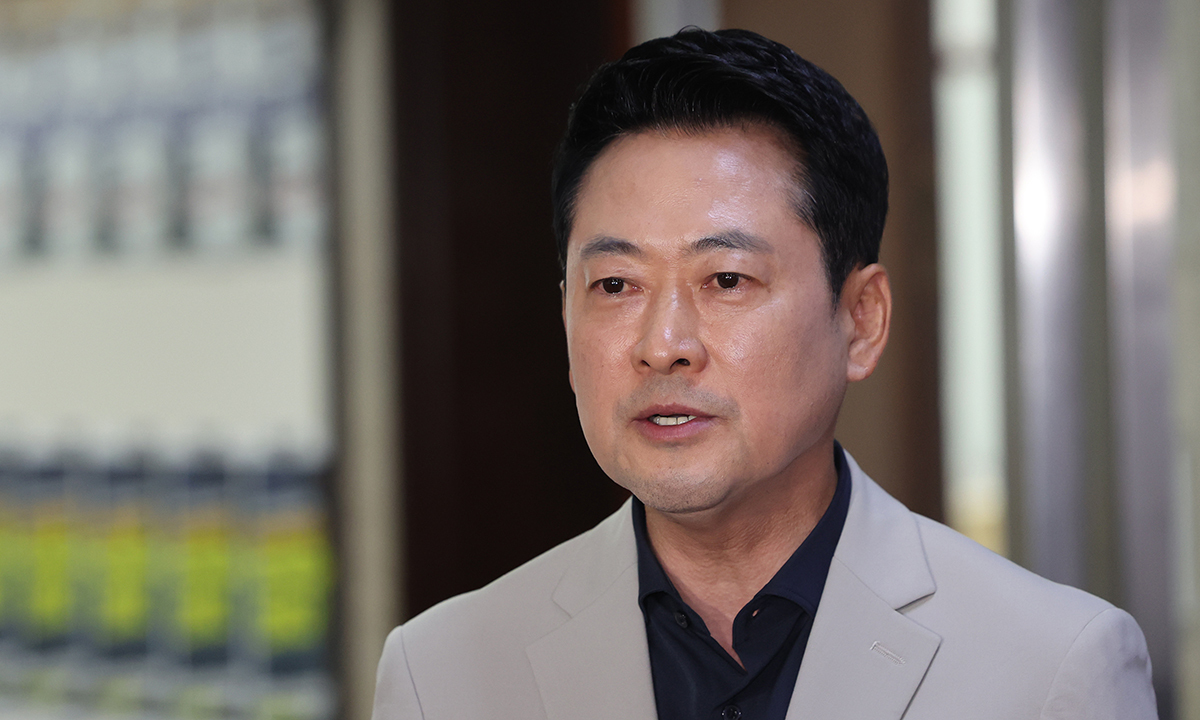 장동혁 국민의힘 대표가 28일 서울 여의도 국회에서 조정식 국회의장의 현직 대통령 연임 개헌과 관련해 입장을 밝히고 있다. 뉴스1