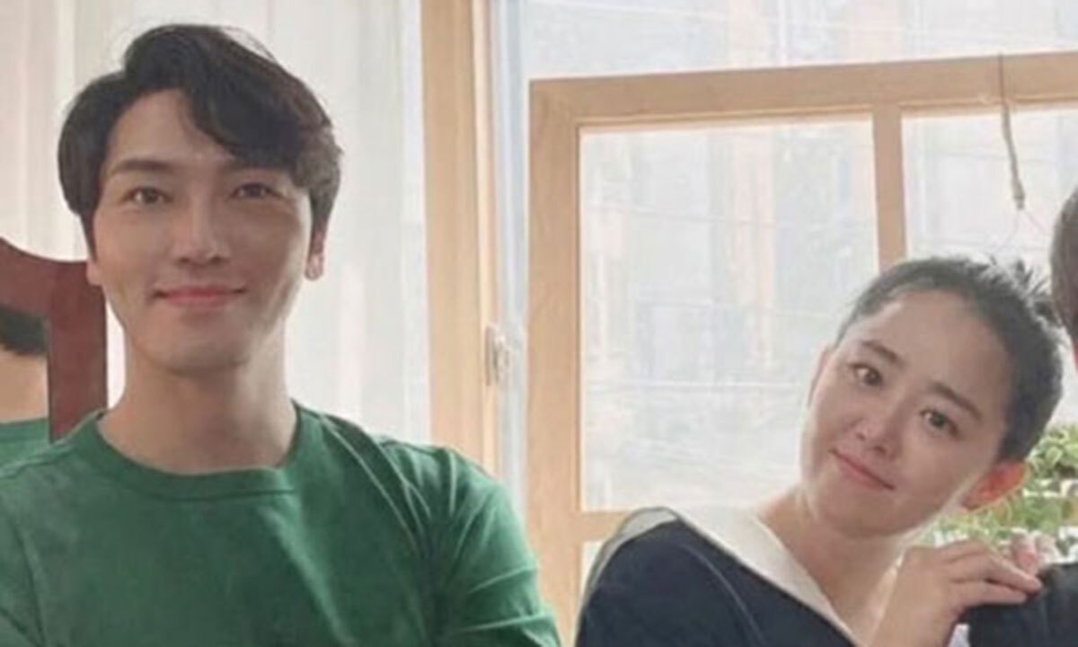 ‘국민 여동생’ 문근영, 7살 연상 배우 정평과 극비 결혼