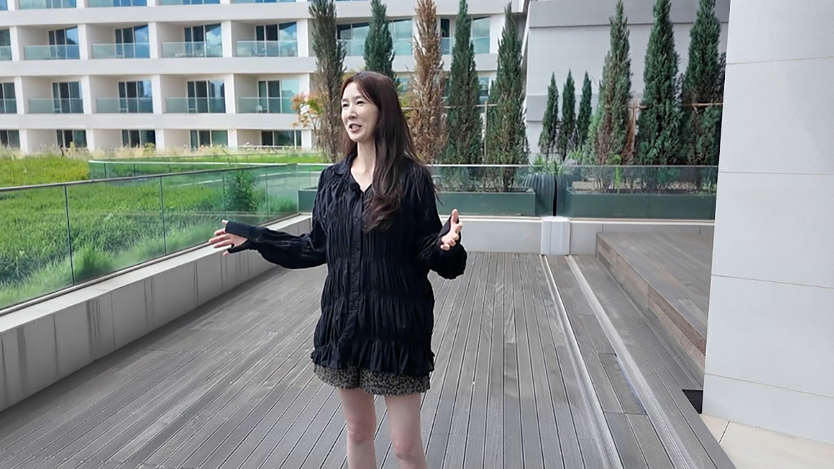 세상의 기준에 흔들리지 않고 온전히 나 자신으로 채워가는 도심 속 아늑한 요새. 이수경 유튜브 채널 화면 캡처