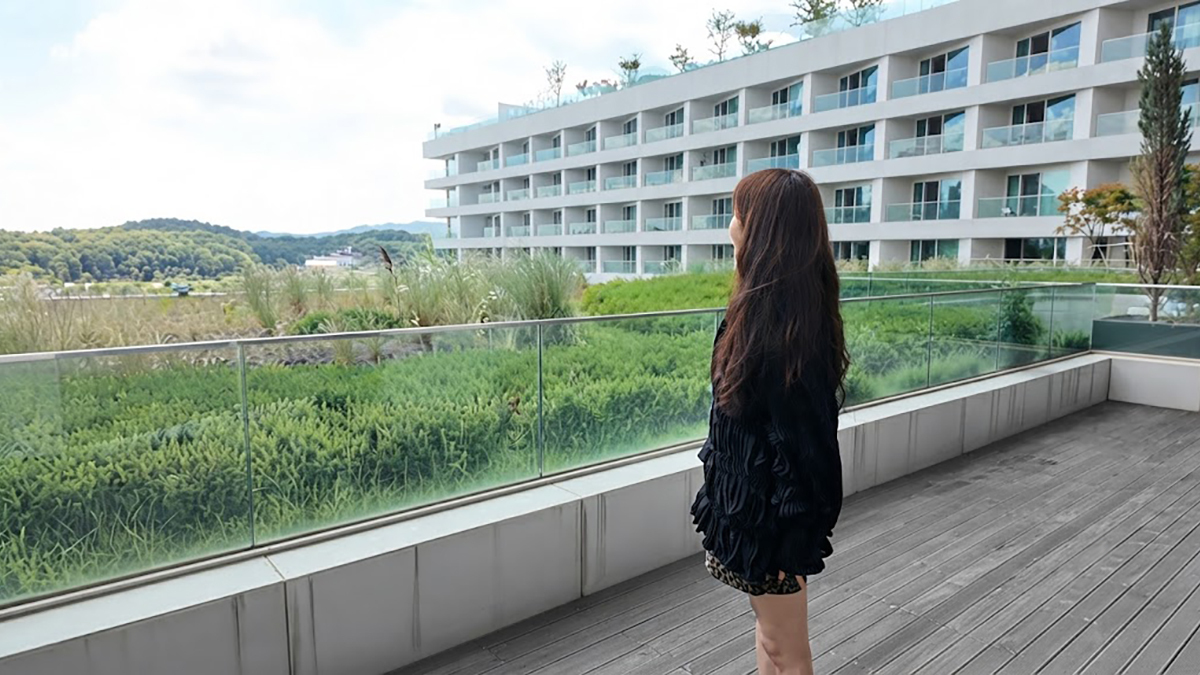 차가운 현실 속에서 온전히 나만의 속도를 회복한 순간.&nbsp;이수경 유튜브 채널 화면 캡처