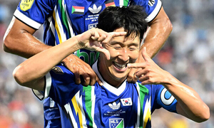 주장 완장 차고 멀티골… 손흥민 ‘별 중의 별’