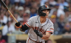이정후, 우중간 2루타로 MLB 통산 300안타 고지 밟았다