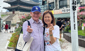 남대문 시장서 ‘호떡’ 들고 찰칵…친밀감 부각한 스틸 美대사