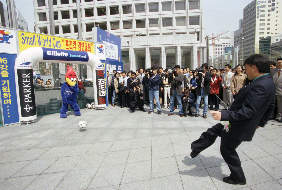 1998년 프랑스 월드컵, 첫 16강 기원 이벤트…호랑나비의 슛