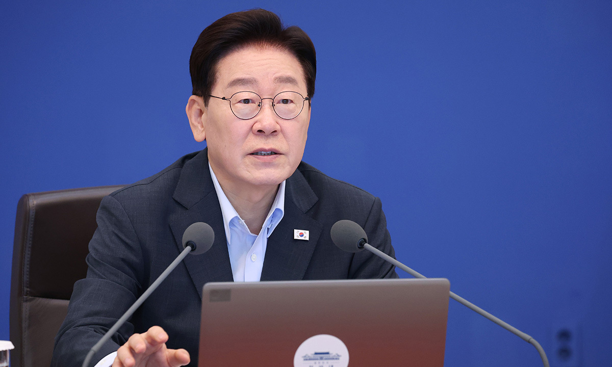 이재명 대통령이 4일 청와대에서 열린 국무회의에서 발언을 하고 있다. 연합뉴스