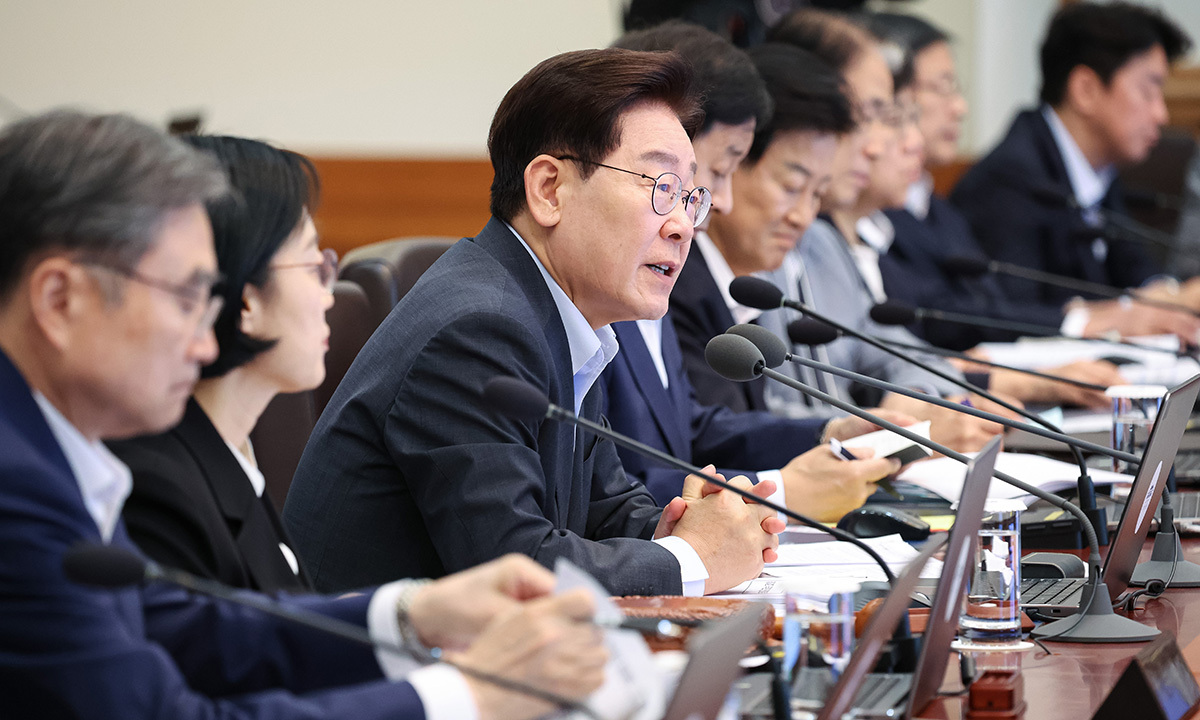이재명 대통령이 4일 청와대에서 열린 국무회의에서 발언을 하고 있다. 청와대통신사진기자단