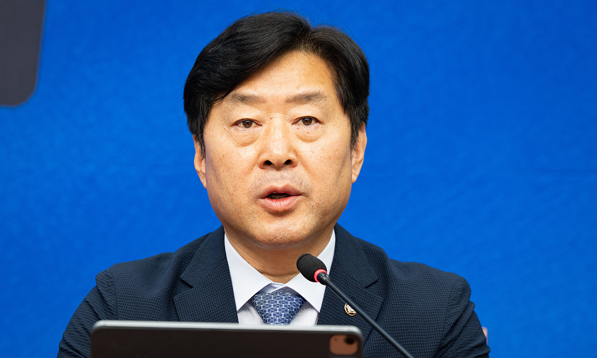 황명선 더불어민주당 최고위원이 5일 서울 여의도 국회에서 열린 최고위원회의에서 모두 발언을 하고 있다. 뉴스1