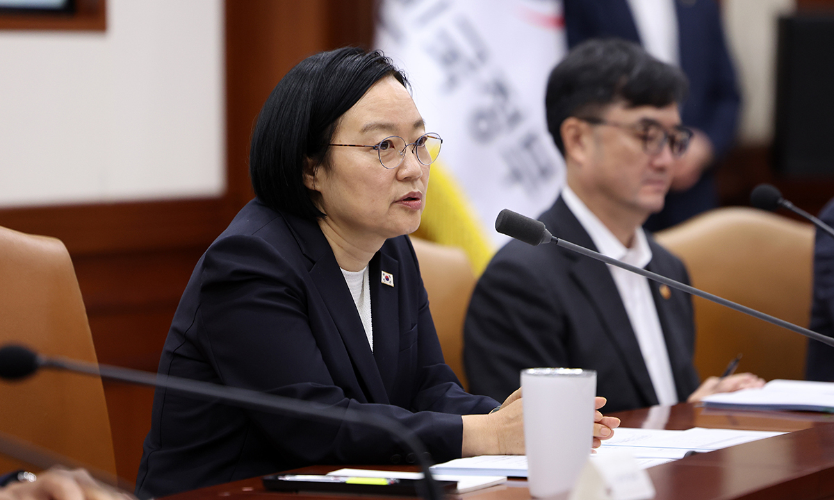 한성숙 국무총리가 6일 서울 종로구 정부서울청사에서 열린 제12회 국가정책조정회의에서 모두발언을 하고 있다. 뉴시스