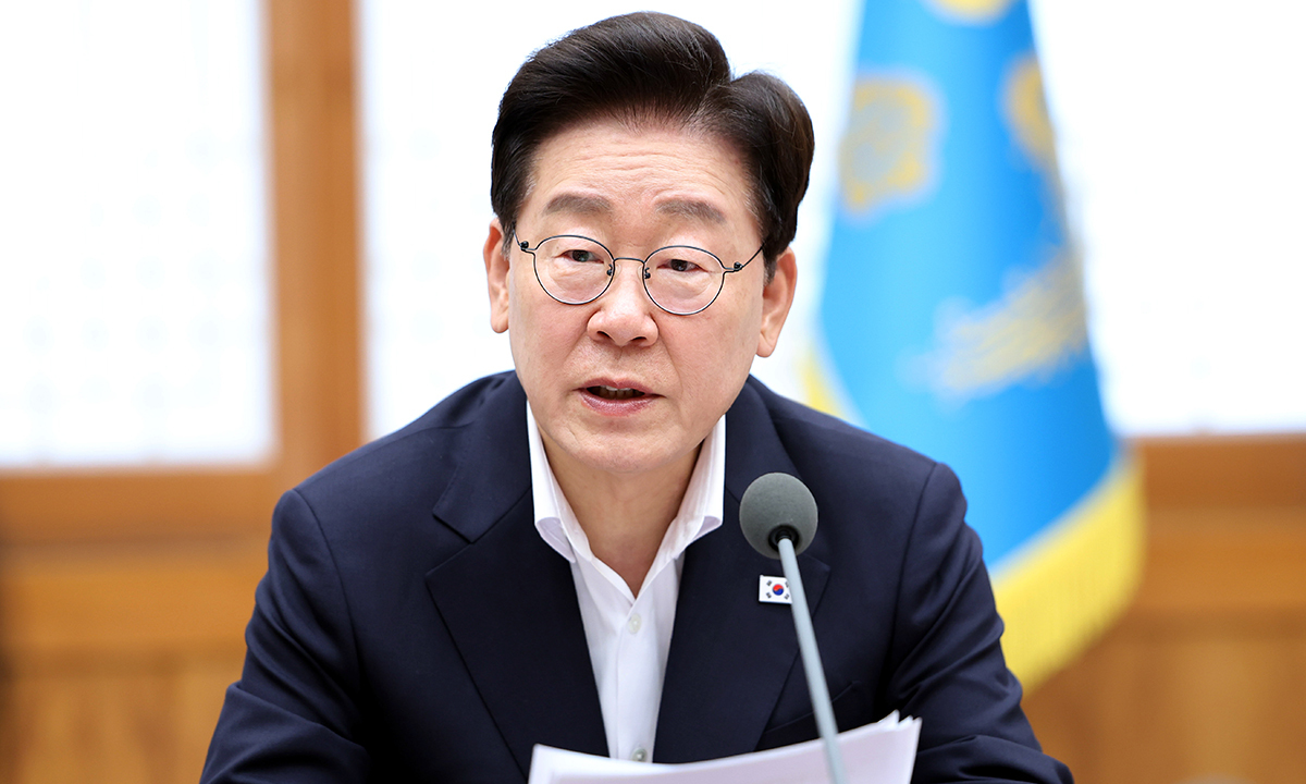 이재명 대통령이 10일 청와대에서 열린 메가프로젝트 2차 민관합동 점검회의에서 발언하고 있다.