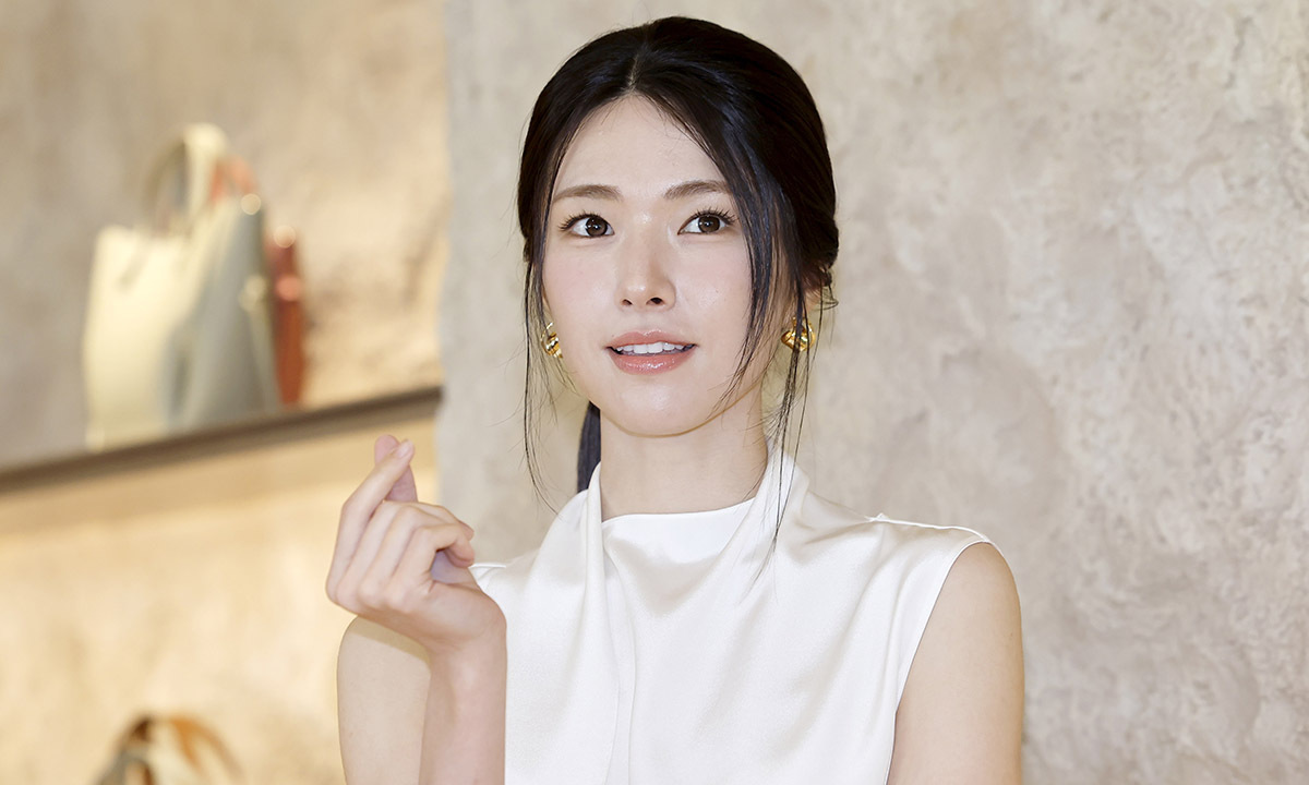 배우 하영이 지난 6월 29일 오전 서울 강남구 폴렌느 서울에서 열린 아틀리에 오픈 기념 포토 행사에서 포즈를 취하고 있다. 뉴시스