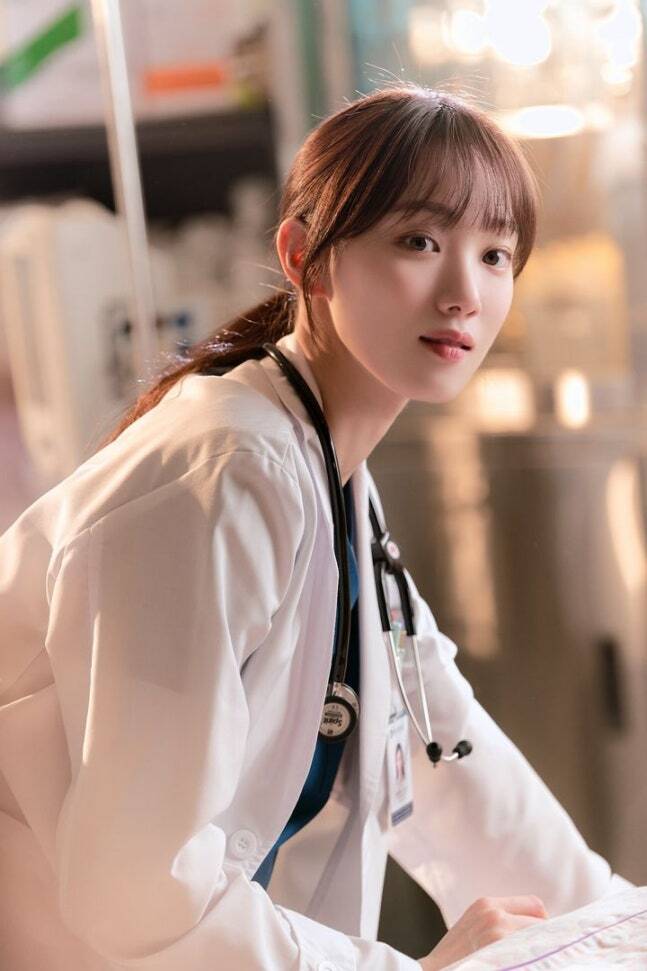 SBS 드라마 ‘낭만닥터 김사부3’에서 차은재 역을 연기한 배우 이성경. SBS 제공