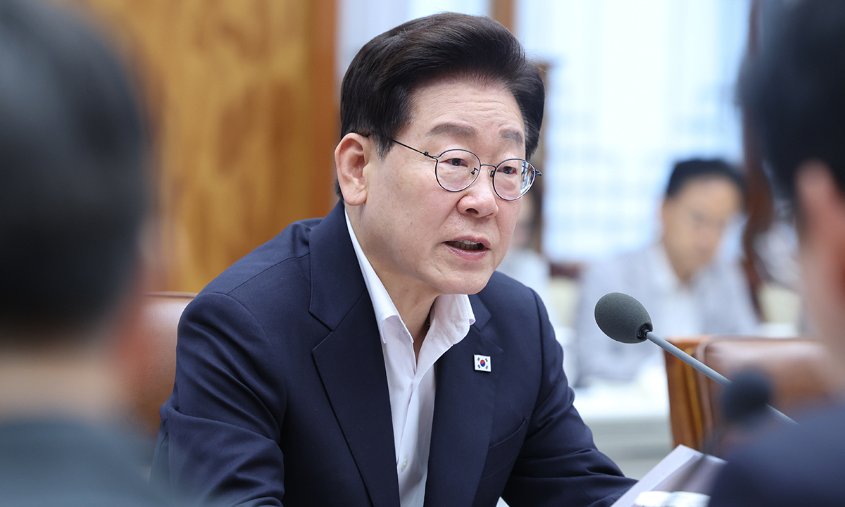 이재명 대통령이 10일 청와대에서 열린 메가프로젝트 민관합동 2차 점검회의에서 발언하고 있다. 뉴스1