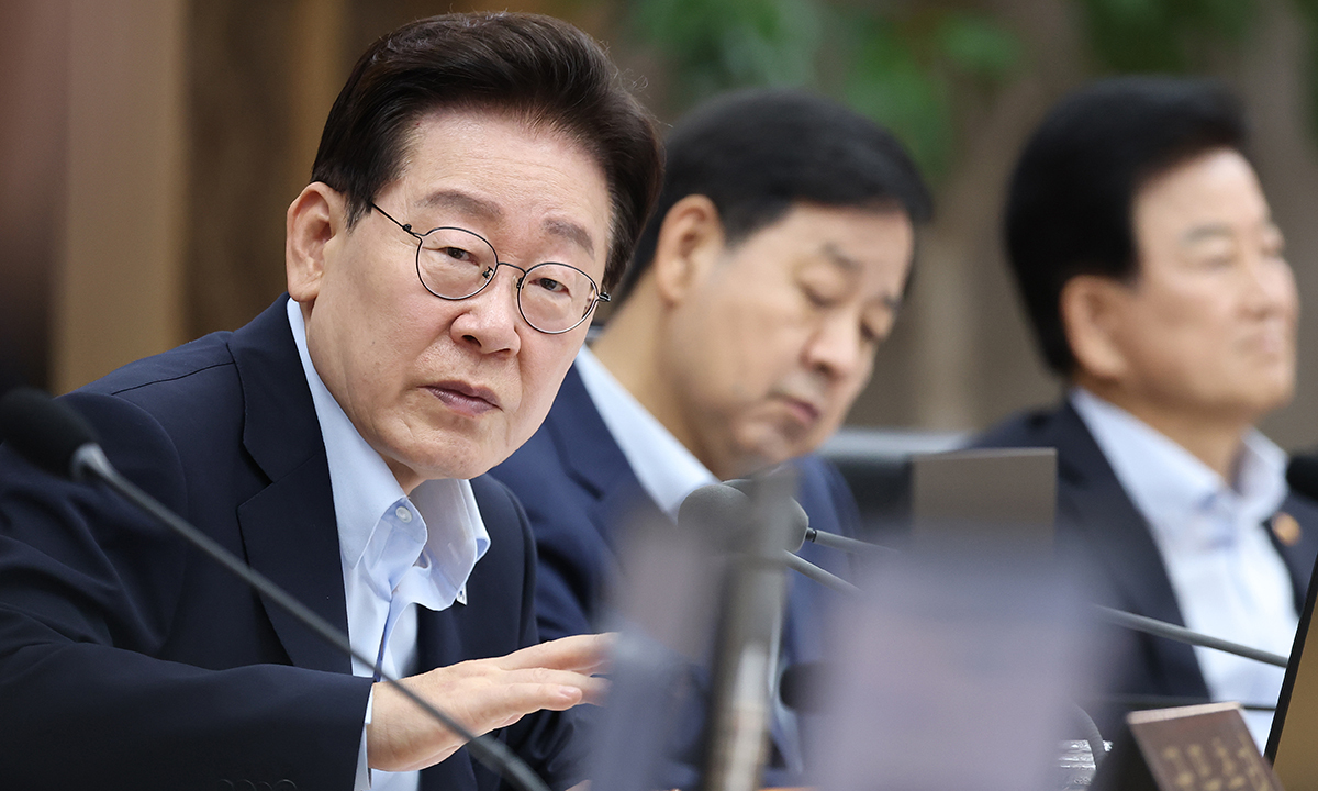 이재명 대통령이 11일 정부세종청사에서 열린 국무회의에서 발언하고 있다. 연합뉴스