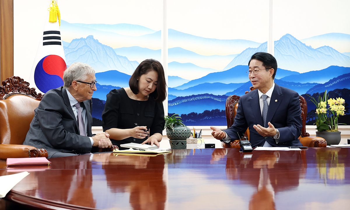 조정식 국회의장이 14일 국회에서 빌 게이츠 게이츠재단 이사장을 접견하고 있다. 국회의장실 제공
