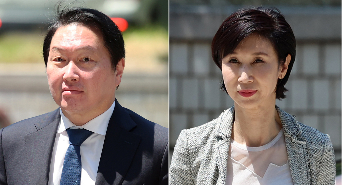 서울 서초구 서울고등법원에서 지난달 15일 열린 재산분할 소송 파기환송심 2차 조정 기일에 최태원 SK그룹 회장과 노소영 아트센터 나비 관장이 출석하고 있다. 연합뉴스