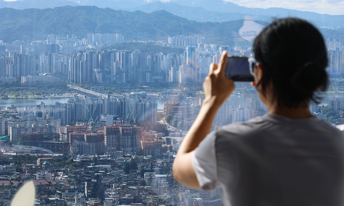서울 남산에서 바라본 아파트 및 주택단지들. 연합뉴스