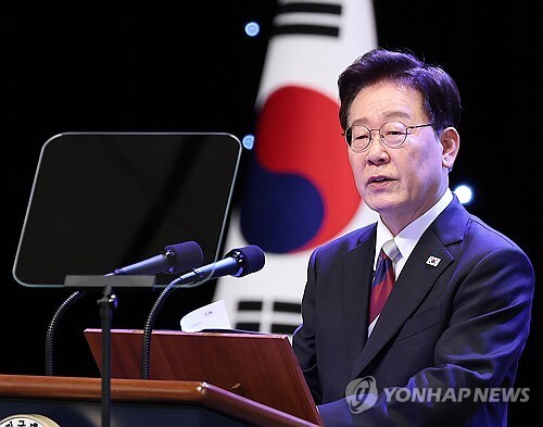 이재명 대통령이 15일 서울 종로구 세종문화회관에서 열린 제81주년 광복절 경축식에서 경축사를 하고 있다.