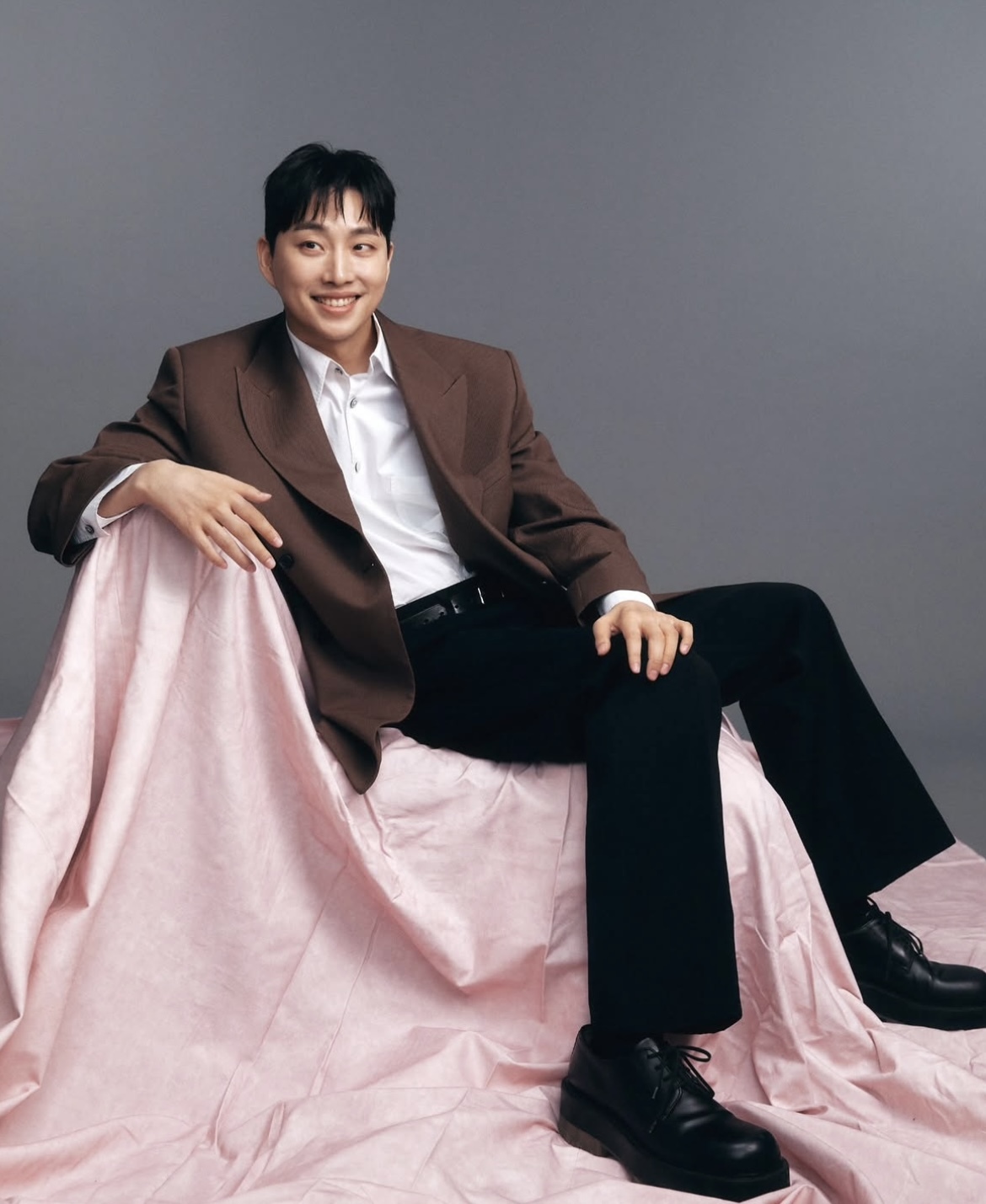 유튜버 박위가 KTX 이용 중 발생한 낙상 사고 당시 상황을 담은 CCTV 영상을 공개했다가 논란이 일자 영상을 삭제하고 사과했다. 박위 사회관계망서비스(SNS)