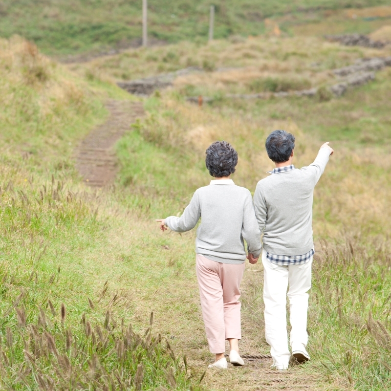 꾸준히 몸을 움직이는 것은 나이가 들면서 근력과 신체 기능을 유지하는 데 도움이 된다. 클립아트코리아