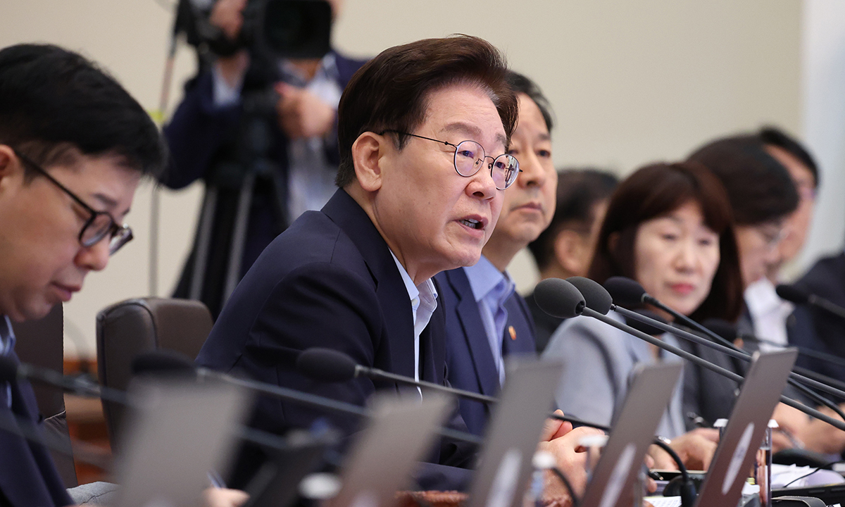 이재명 대통령이 25일 청와대에서 열린 국무회의에서 발언을 하고 있다. 연합뉴스