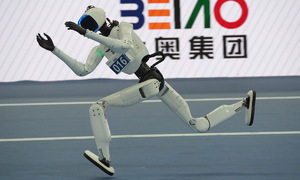 "부끄러워하며 뛴다"…400m 우승 中 로봇 러닝 자세 화제