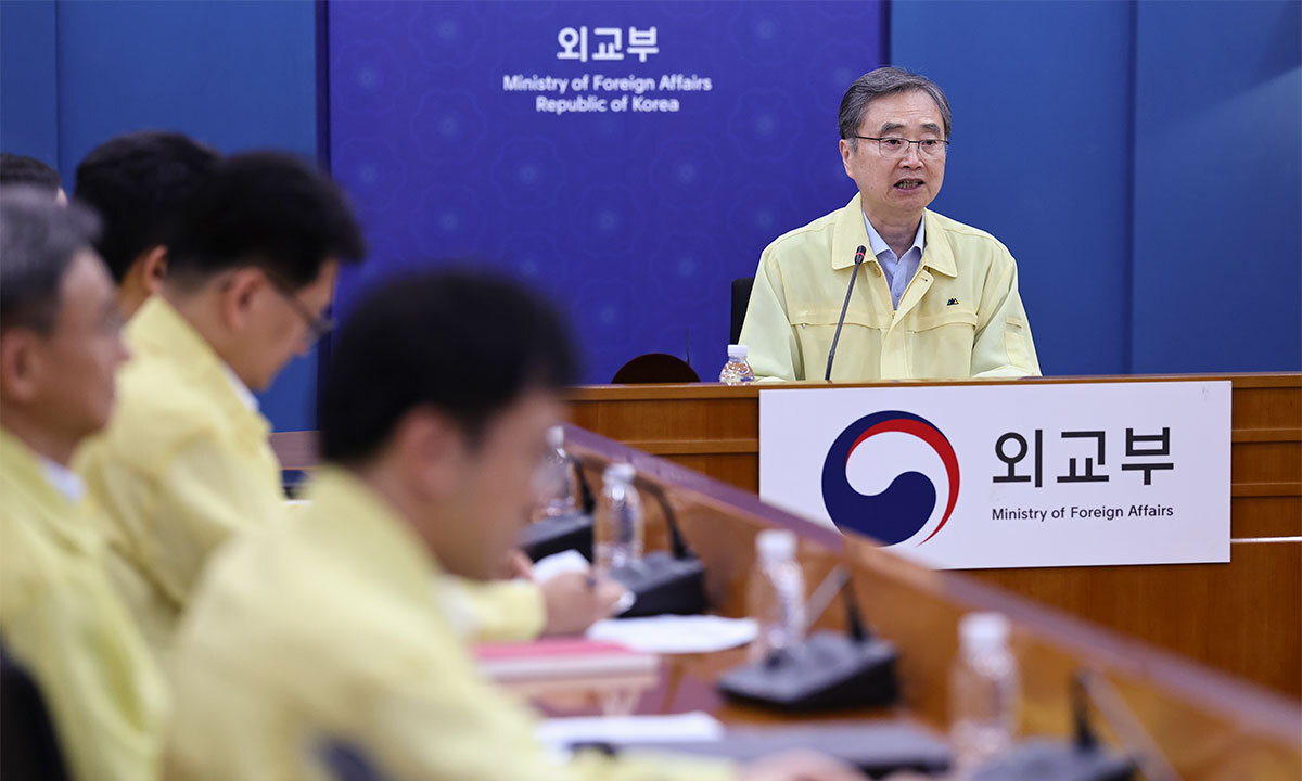 조현 외교부 장관이 26일 외교부에서 네팔 홍수 우리 국민 실종 관련 재외국민보호대책본부 회의를 주재하고 있다. 연합뉴스
